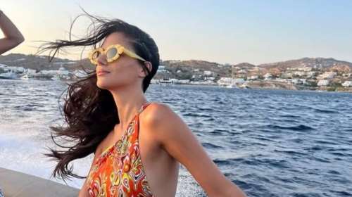 Το beach look της Αλεξάνδρας Νίκα - Η στιλιστική λεπτομέρεια αφιερωμένη στον γιο της, Βασίλη