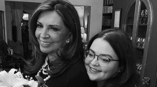 Μαριτίνα Ντενίση: H σπάνια και γλυκιά φωτογραφία από όταν ήταν παδί, στην αγκαλιά της μητέρας της