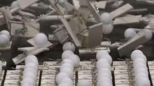 Ηλίας Μόσιαλος: Το viral βίντεο για τη σημασία της τήρησης των αποστάσεων