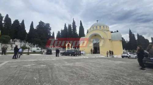 Πάτρα: Σε κλίμα οδύνης η κηδεία της 47χρονης ναυτικού - Το τελευταίο αντίο από την οικογένειά της  [Εικόνες]