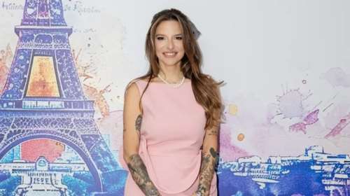 Για πεντικιούρ στην Πάρο η Εριέττα Κούρκουλου Λάτση: Το κομψό χρώμα που επέλεξε