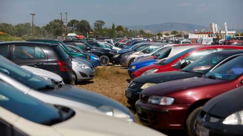 Φθιώτιδα: Απίστευτη &quot;επιδρομή&quot; στο Ασπρονέρι - Πήγαν για μπάνιο και μετά βρήκαν τα αυτοκίνητά τους σπασμένα