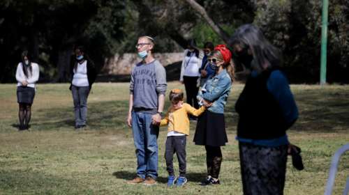 &quot;Πάγωσε&quot; για δύο λεπτά το Ισραήλ την Ημέρα του Ολοκαυτώματος - Συγκλονιστικές εικόνες