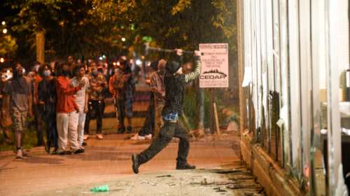 ΗΠΑ: Επτά ανθρώπους πυροβόλησε η αστυνομία σε διαδήλωση για τον φόνο Αφροαμερικανίδας