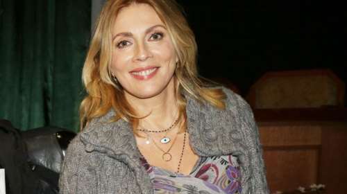 Σμαράγδα Καρύδη: Chic με γούνινο παλτό στη γαλλική πρωτεύουσα