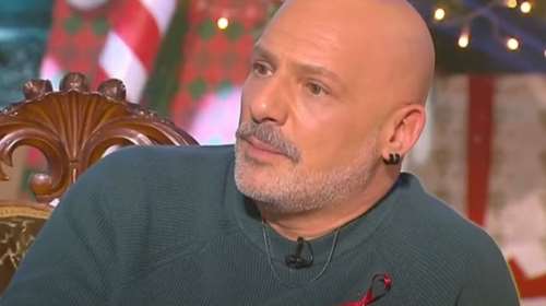 Ο Νίκος Μουτσινάς σε μία συγκινητική αναφορά στη μητέρα του: &quot;Ήθελα να την πάρω ένα τηλέφωνο, δεν τα κατάφερα&quot;