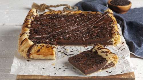 Πετρετζίκης: Πανεύκολη ανοιχτή σοκολατόπιτα, έτοιμη σε 20 λεπτά