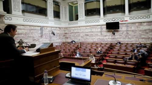Η νέα &quot;κανονικότητα&quot; και στη Βουλή: Βουλευτές με τηλεδιάσκεψη, δεν βρίσκουν ξενοδοχείο να μείνουν