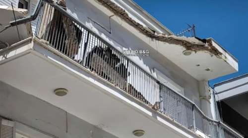 Αναστάτωση στο Ναύπλιο: Κατέρρευσε μπαλκόνι σε κεντρικό πολυσύχναστο σημείο