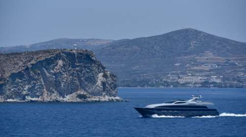 Χανιά: Ακυβέρνητη θαλαμηγός πλέει δυτικά της Κρήτης