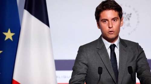 Αττάλ: Ο νέος πρωθυπουργός της Γαλλίας απαγόρευσε τη μουσουλμανική παραδοσιακή φορεσιά &quot;αμπάγια&quot; στα σχολεία