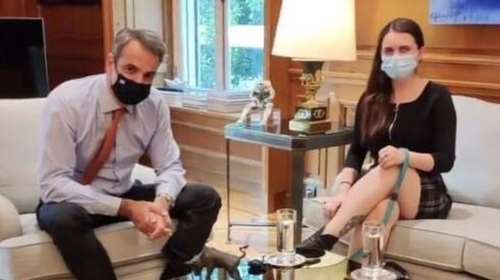 Κυριάκος Μητσοτάκης: Συναντήθηκε με την Tik Toker που &#39;&#39;δίνει φωνή&#39;&#39; σε άτομα με προβλήματα όρασης