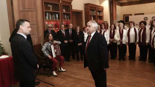 Χριστούγεννα: Τα κάλαντα στον δήμαρχο Αθηναίων Χάρη Δούκα