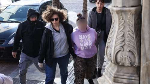 Ηράκλειο: &quot;Να την κλείσουν μέσα τέτοια που είναι...&quot;, συγκλονίζει ο παππούς της 26χρονης για τα βασανιστήρια στον 3χρονο