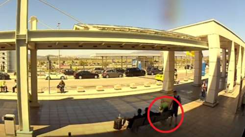 Στα χέρια της Αστυνομίας 28χρονος αετονύχης τσαντάκιας: Δείτε πως έκλεβε ανυποψίαστους επιβάτες στο αεροδρόμιο [βίντεο]