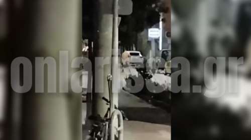 Λάρισα: Άνδρας βγήκε γυμνός στο κέντρο της πόλης και άρχισε να τραγουδάει [βίντεο]