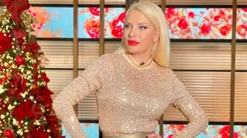 Τι φοράει η Ελένη Μενεγάκη τα Χριστούγεννα; Οι αγαπημένες μας εμφανίσεις μέχρι σήμερα