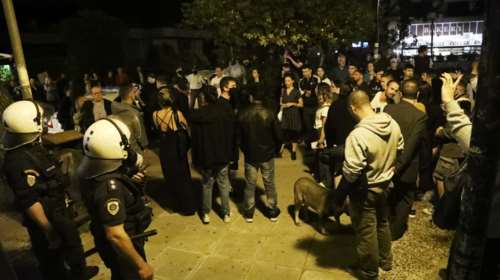 Κόντρα δημάρχων μετά τις δηλώσεις περί &quot;εισαγόμενων&quot; νεαρών στο πάρτι στην πλατεία Αγ. Παρασκευής