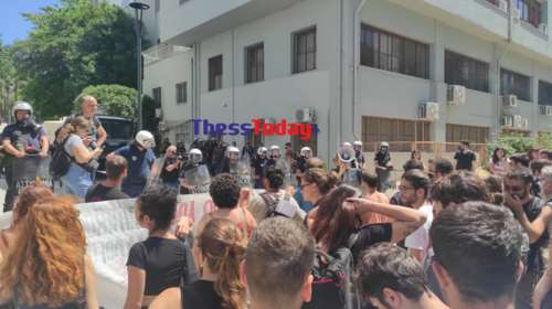 Σε αναβρασμό το ΑΠΘ: Νέα συγκέντρωση φοιτητών και ισχυρή αστυνομική παρουσία [βίντεο - εικόνες]
