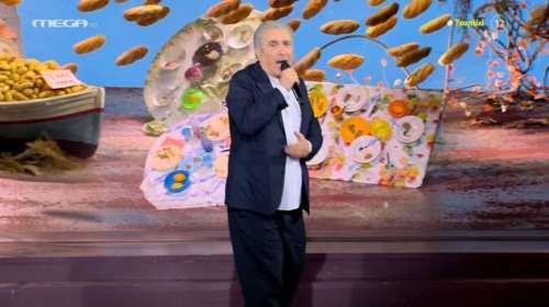 &quot;Σήκω φύγε Μητσοτάκη, τα ‘κανες διπλοπενιά&quot; - Η αφιέρωση του Λάκη Λαζόπουλου στον πρωθυπουργό [βίντεο]