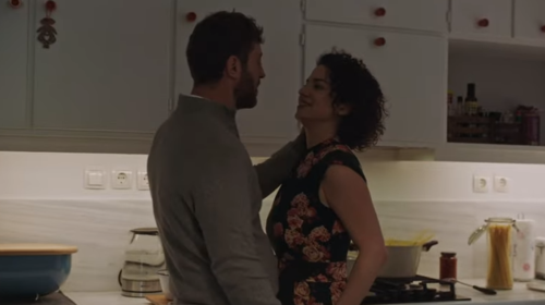 Ενα σποτ - γροθιά στο στομάχι για τις γυναικοκτονίες- Με την Αμαλία Καβάλη από τις Αγριες Μέλισσες [βίντεο]