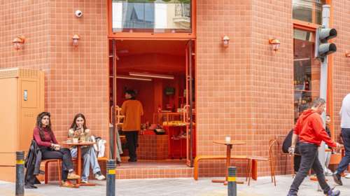 Ρολά με αστακό, σούσι και κορυφαίος καφές: Μία βόλτα στην Καψάλη, τη νέα χοτ πιάτσα στο Κολωνάκι