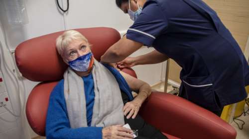 Οι βρετανικές αρχές προειδοποιούν: Μην κάνετε το εμβόλιο κορονοϊού όσοι έχετε ιστορικό σοβαρών αλλεργιών