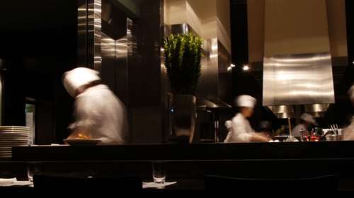 Χρυσοί Σκούφοι 2025: Εσύ ψήφισες το δικό σου αγαπημένο εστιατόριο;