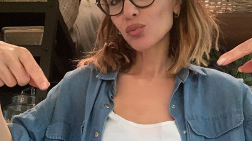 Η Δέσποινα Βανδή φτιάχνει λαχταριστό βραστό κέικ