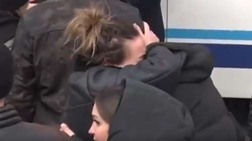 Αρχισε η επιστράτευση στη Ρωσία- Με δάκρυα στα μάτια αποχαιρετούν τους άνδρες [βίντεο]