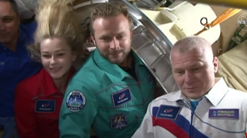 &quot;Η Πρόκληση&quot;: Η ρωσική ομάδα που γύρισε την πρώτη ταινία στο διάστημα επέστρεψε στη Γη [Βίντεο]