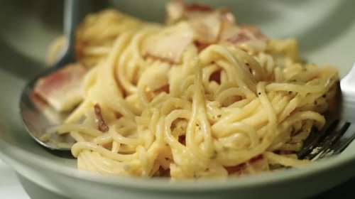 Φτιάξε την πιο γρήγορη ατομική καρμπονάρα με ένα σκεύος