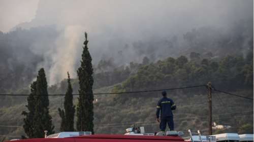 Φωτιά στη Σκιάθο – Επιχειρούν και εναέρια μέσα
