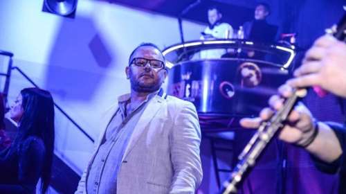 Arian Begaj: Ποιος είναι ο γνωστός Αλβανός τραγουδιστής που μαζί με έναν βοσκό &quot;πλημμύρισαν&quot; με χασίς και κοκαΐνη τη Λούτσα