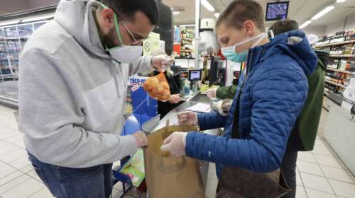 ΕΕ: Η καραντίνα έκανε πιο μελαγχολικούς και μοναχικούς τους νέους κάτω των 35 ετών