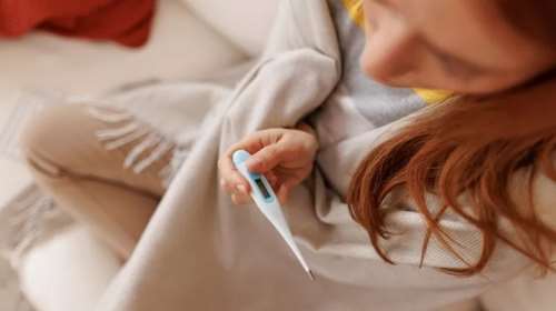 Παρακεταμόλη ή ιβουπροφαΐνη; Μάθε ποιο σε ανακουφίζει πιο γρήγορα από πυρετό και πόνο