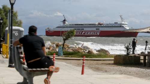 Ραφήνα: Απίστευτη ταλαιπωρία  για 734 επιβάτες του &quot;Fast Ferries Andros&quot; - Περιμένει τρία ρυμουλκά