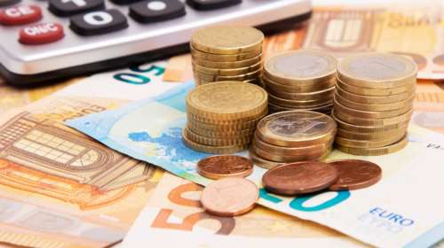 Πόσο αυξάνονται οι μισθοί από το νέο έτος λόγω μείωσης φόρου εισοδήματος