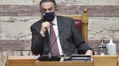 Βουλή: Τα ανοιχτά μικρόφωνα &quot;πρόδωσαν&quot; τον Χαράλαμπο Αθανασίου - &quot;Ήταν στο γραφείο και έπιναν τσίπουρα&quot;