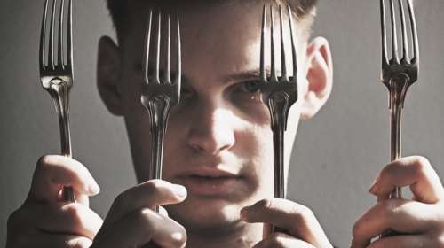 Έφηβη φωτογράφος και κινηματογραφίστρια φέρνει στο φως την ψυχική υγεία με μία πρωτοποριακή έκθεση