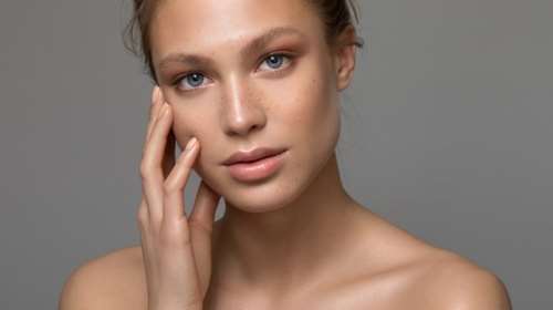 Pro Hack: Το μυστικό στο μακιγιάζ που κάνει το πρόσωπο να δείχνει πάντα φρέσκο