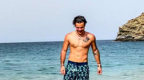 Ο Άγγελος Λάτσιος μοιράζεται τα πρώτα καλοκαιρινά στιγμιότυπα από τις διακοπές του στην Άνδρο!