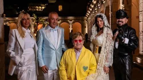 Το chic ανδρόγυνο look της Άννας Βίσση και το εντυπωσιακό δαντελένιο πέπλο της Δήμητρας Κούστα στο Κάπρι