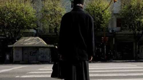 Σοκ στην Πτολεμαΐδα: Ιερέας επιτέθηκε σε ΑμεΑ μέσα στην εκκλησία