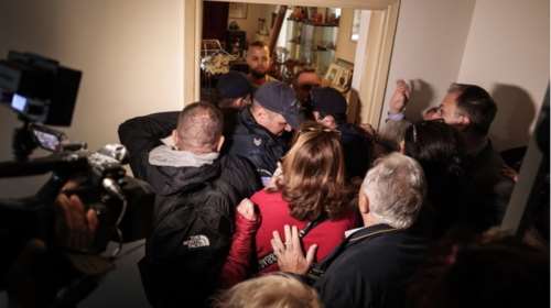 Διαψεύδει η ΕΛ.ΑΣ δημοσιεύματα για άσκηση σωματικής βίας κατά της δημοσιογράφου Ιωάννας Κολοβού στου Ζωγράφου