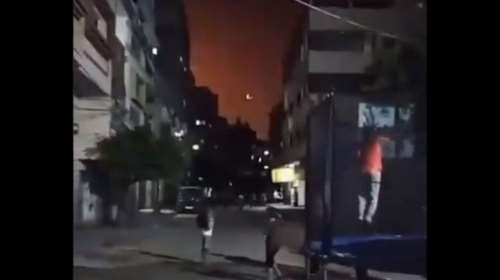 Τα παιδιά του πολέμου στην Παλαιστίνη: Κάνουν τραμπολίνο την ώρα των βομβαρδισμών [βίντεο]