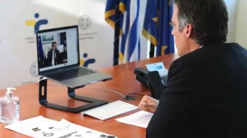 Τηλεδιάσκεψη  Μαργαρίτη Σχοινά, με τον πρόεδρο του ΕΟΔΥ, Π. Αρκουμανέα για εμβόλια και βιοάμυνα κατά των μεταλλάξεων