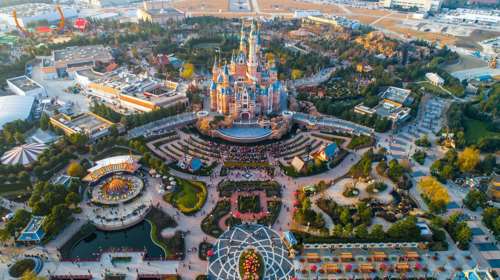 Ξεπούλησε η Disneyland της Σανγκάης τις πρώτες ημέρες επαναλειτουργίας της