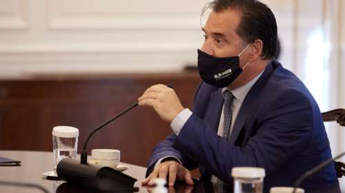 Η απάντηση Γεωργιάδη για τις τιμές των PCR: Άλλο η λιανική τιμή και άλλο η χονδρική