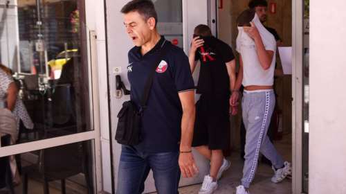 Πειραιάς: Προφυλακιστέοι οι τρεις κατηγορούμενοι για τον ομαδικό βιασμό  της14χρονης